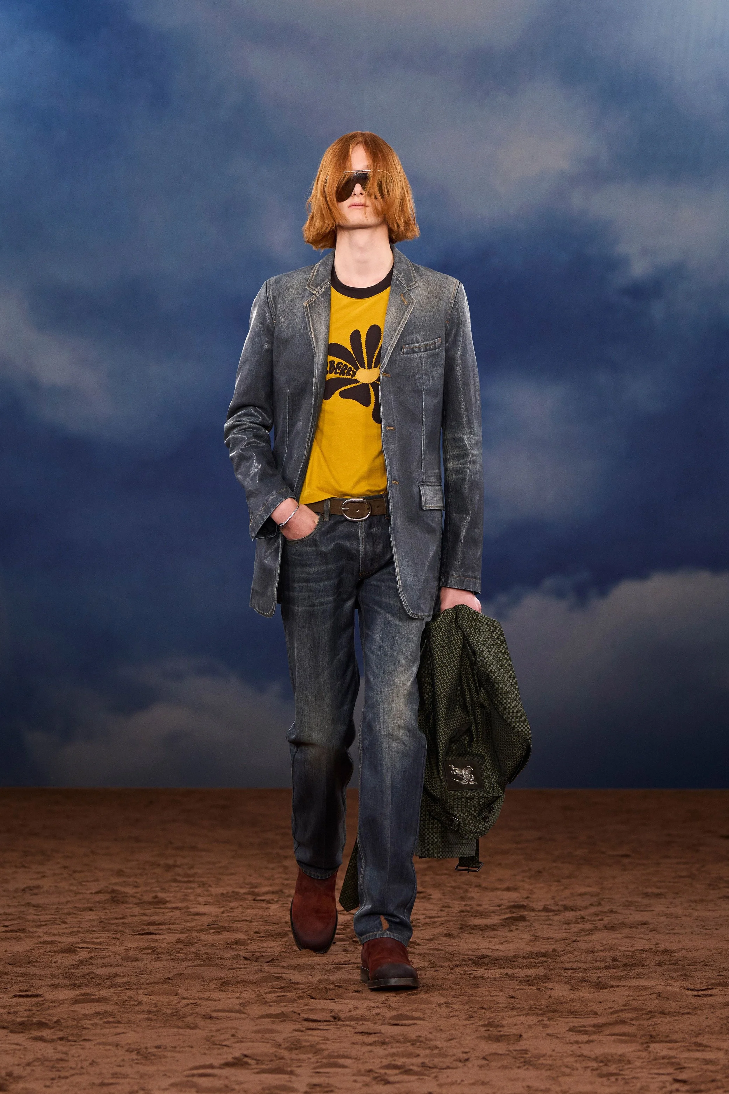 BURBERRY SPRING 2026 - SHOW REPORT - BEHIND THE BLINDS —